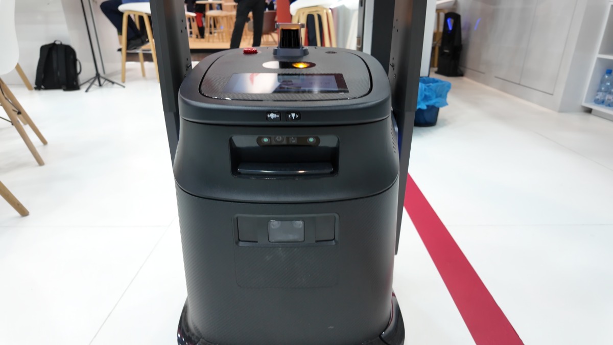 AIDC retail robot for real-time inventory identification AIDC retail robot for real-time inventory identification